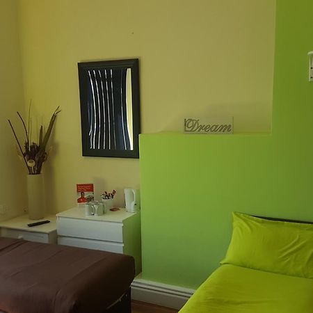 The Kop View Hotell Liverpool Exteriör bild