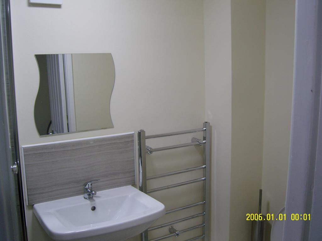 The Kop View Hotell Liverpool Exteriör bild