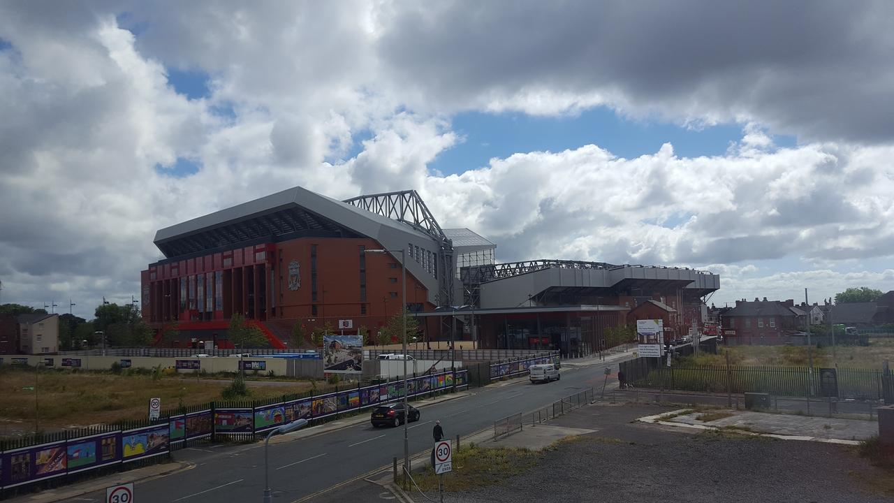 The Kop View Hotell Liverpool Exteriör bild